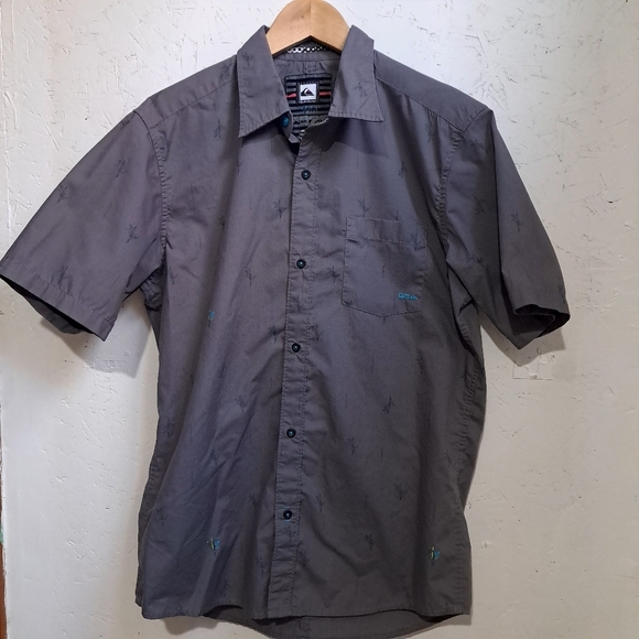 Quiksilver | Men's Gray Short button down short Sleeve Shirt - Picture 2 of 11